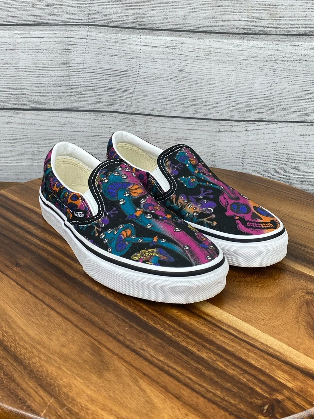 Vans Classic Slip On Trippy Drip Skulls Mushrooms Sneaker Women’s Shoe Size 6.5